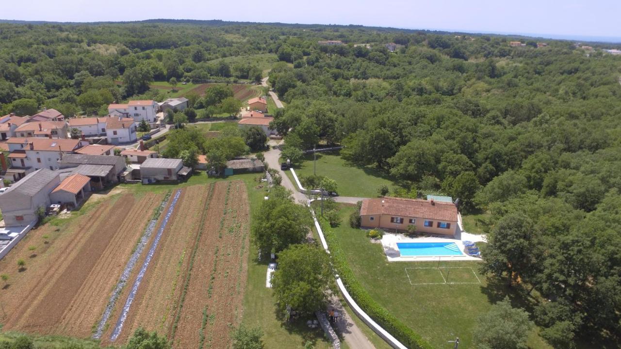 Villa Fragola - Holiday House With Large Garden Tinjan Exterior foto
